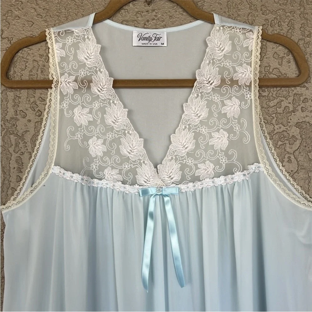 Vintage Vanity Fair Light Blue Nylon Lace Nightgown Robe Set M USA Made